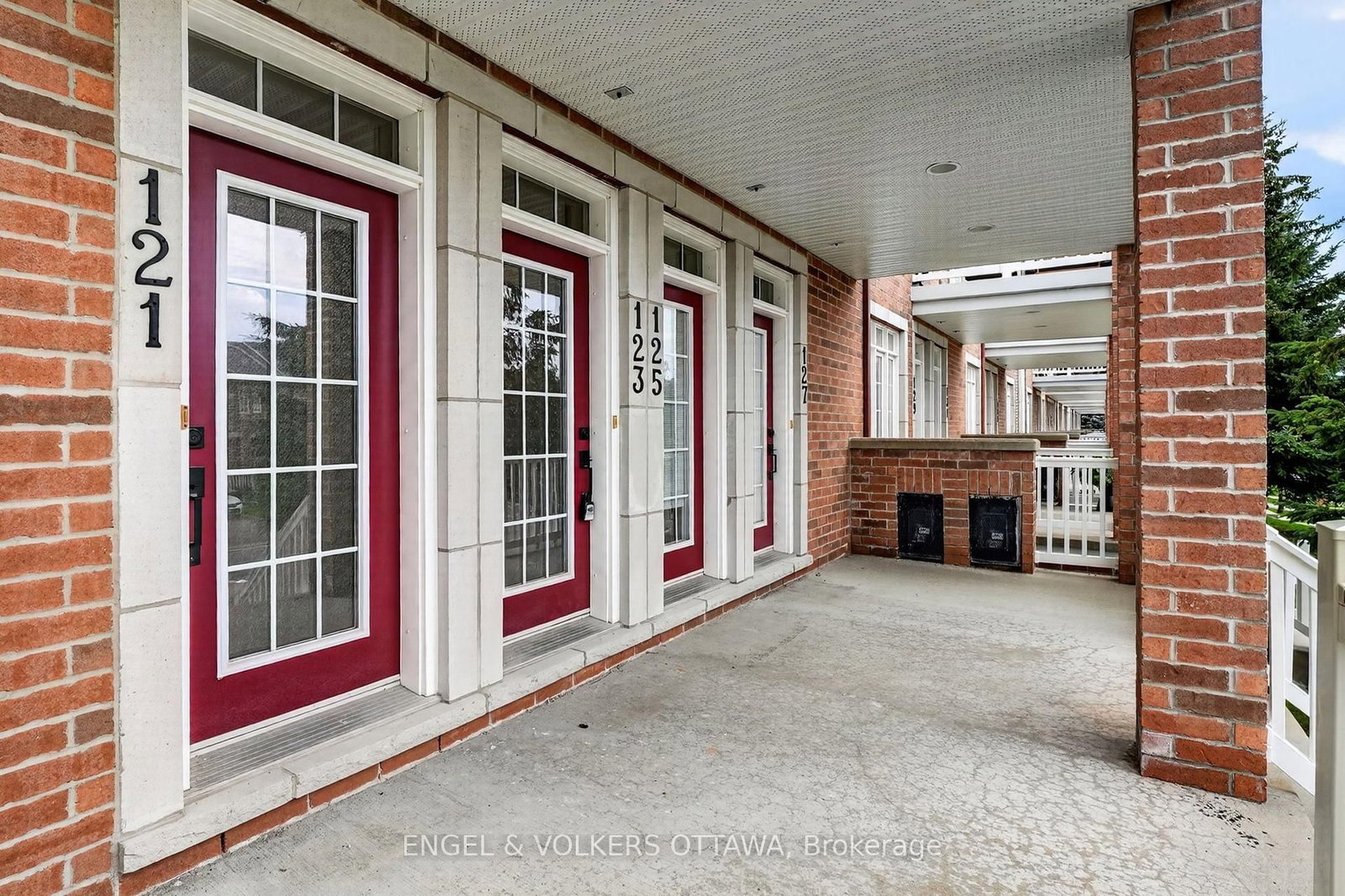 123 Eye Bright Crescent • Ottawa, ON photo 3