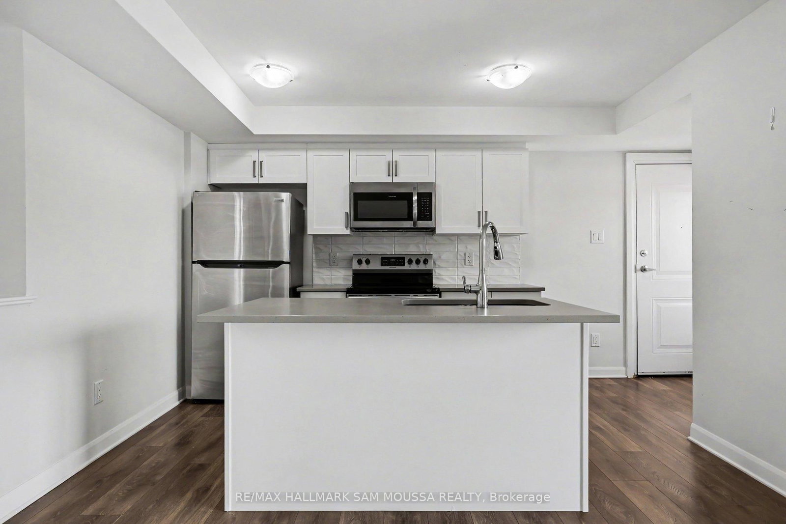 A-215 Eldorado Private, Ottawa, view 13