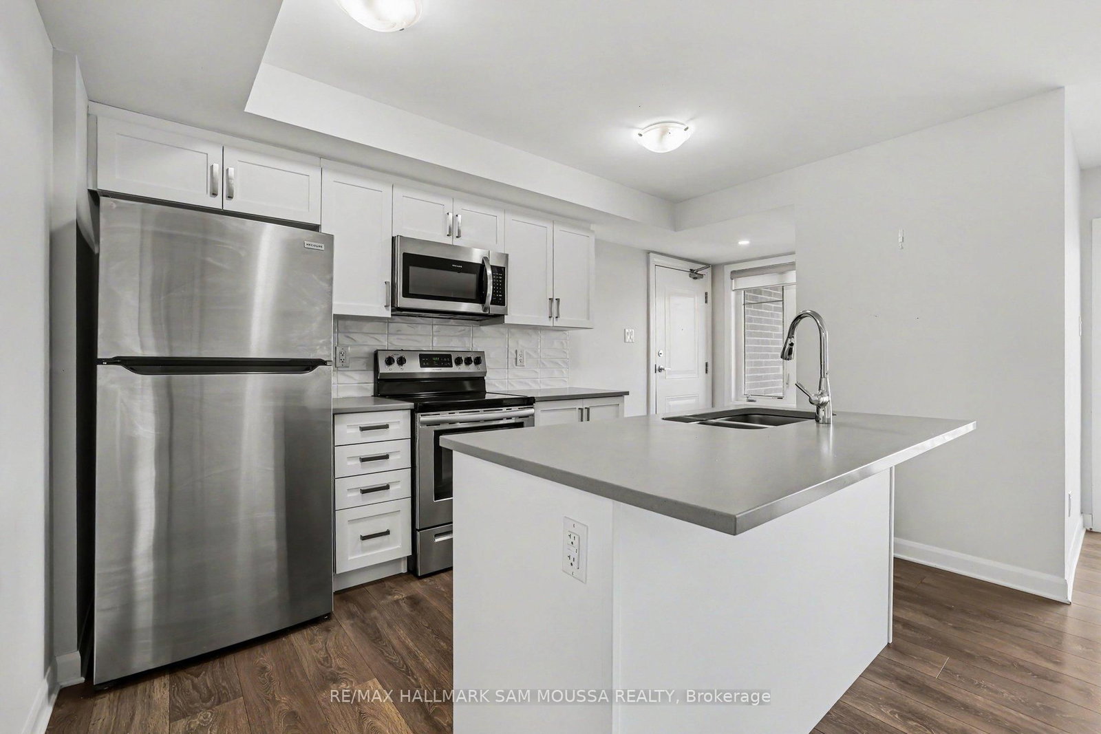 A-215 Eldorado Private, Ottawa, view 14
