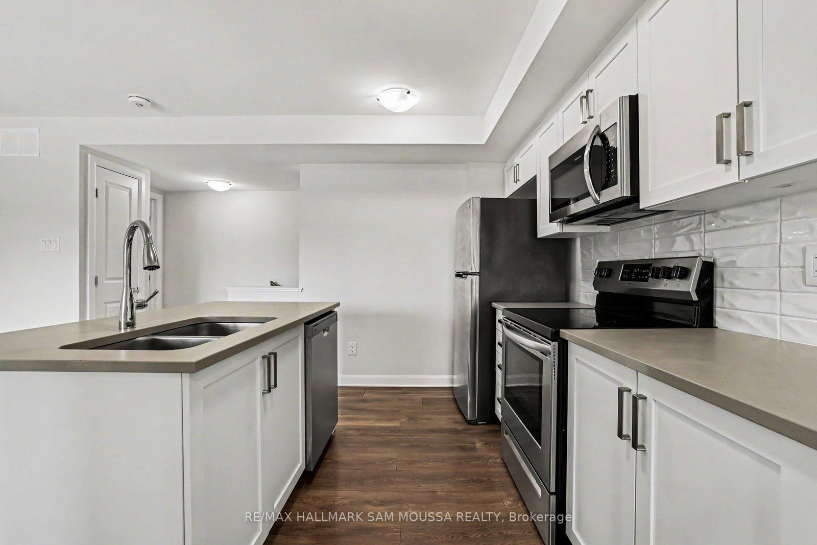 A-215 Eldorado Private, Ottawa, view 18