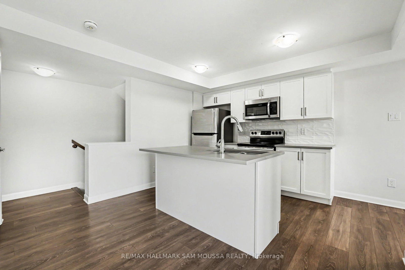 A-215 Eldorado Private, Ottawa, view 21