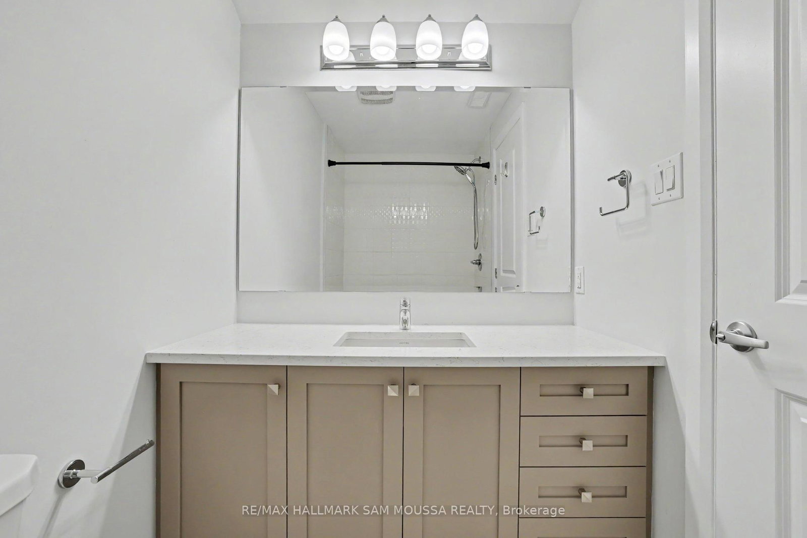 A-215 Eldorado Private, Ottawa, view 34