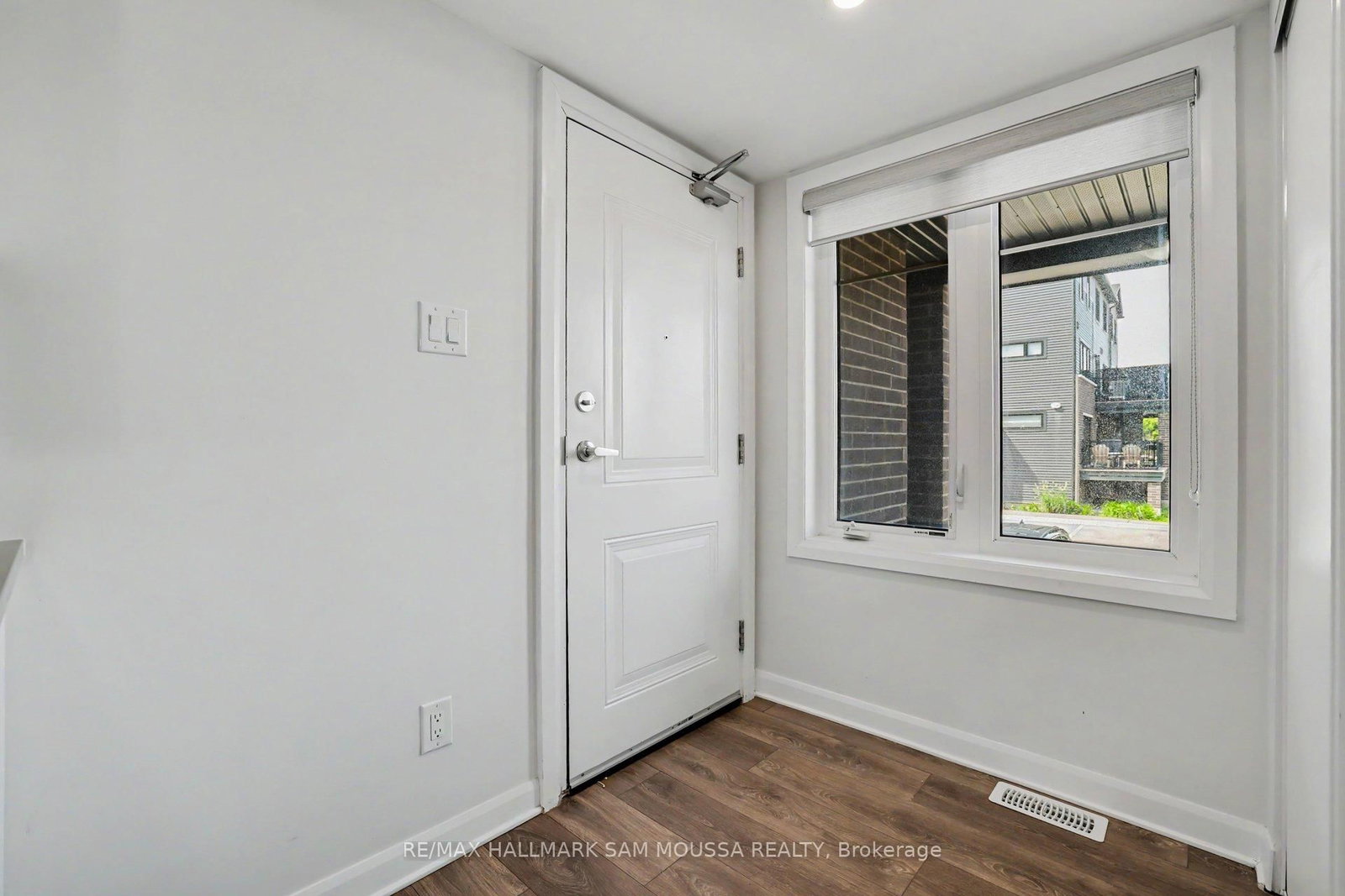 A-215 Eldorado Private, Ottawa, view 4