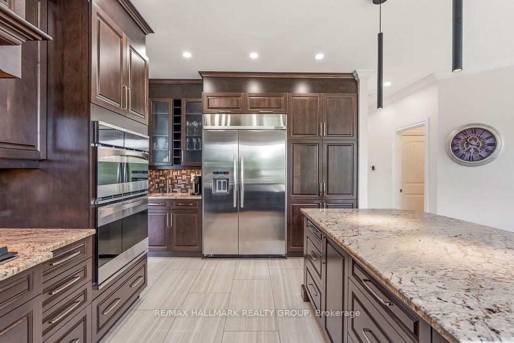 520 Leimerk Court • Ottawa, ON photo 11