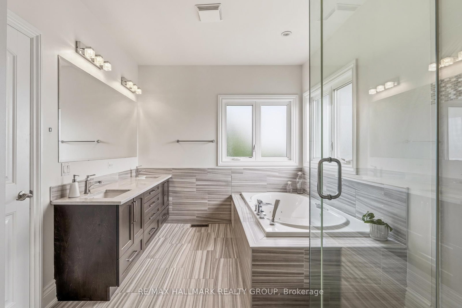 520 Leimerk Court • Ottawa, ON photo 19
