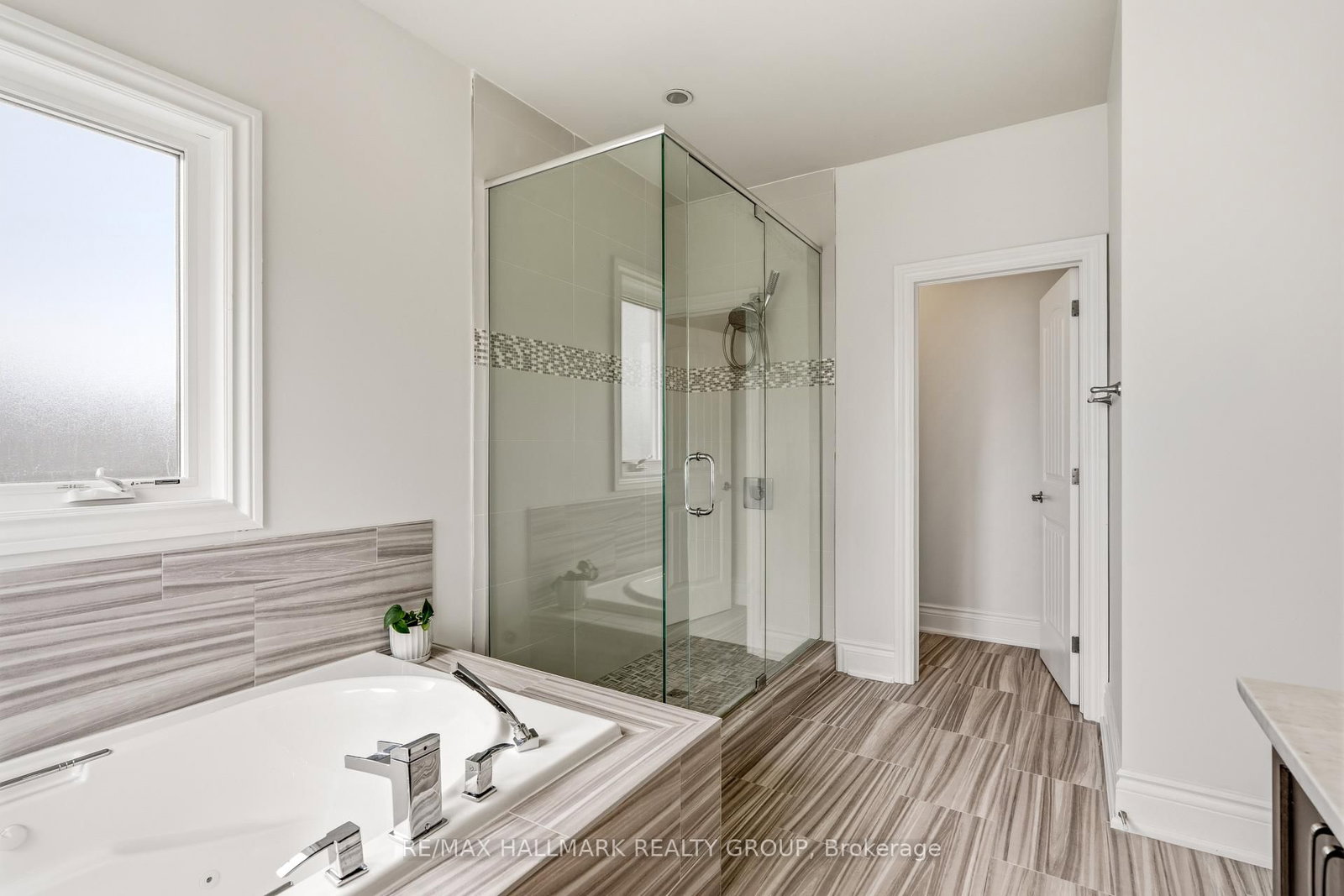 520 Leimerk Court • Ottawa, ON photo 20