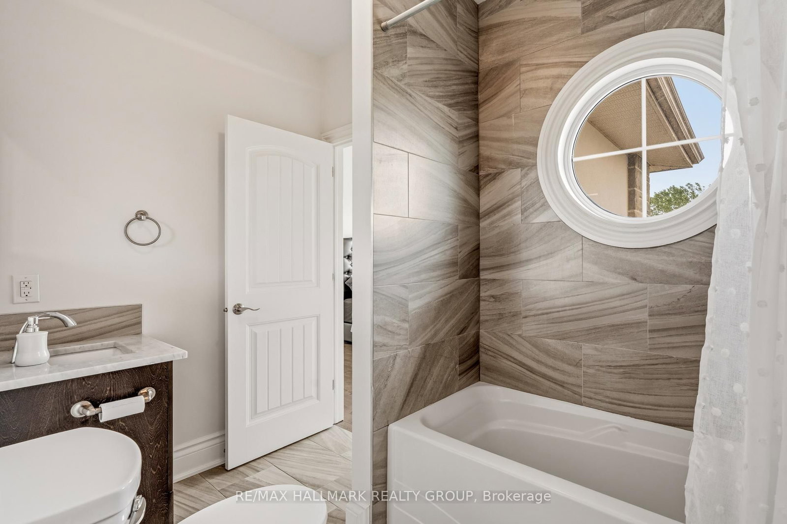 520 Leimerk Court • Ottawa, ON photo 24