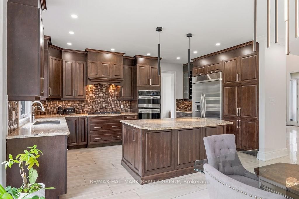 520 Leimerk Court • Ottawa, ON photo 9