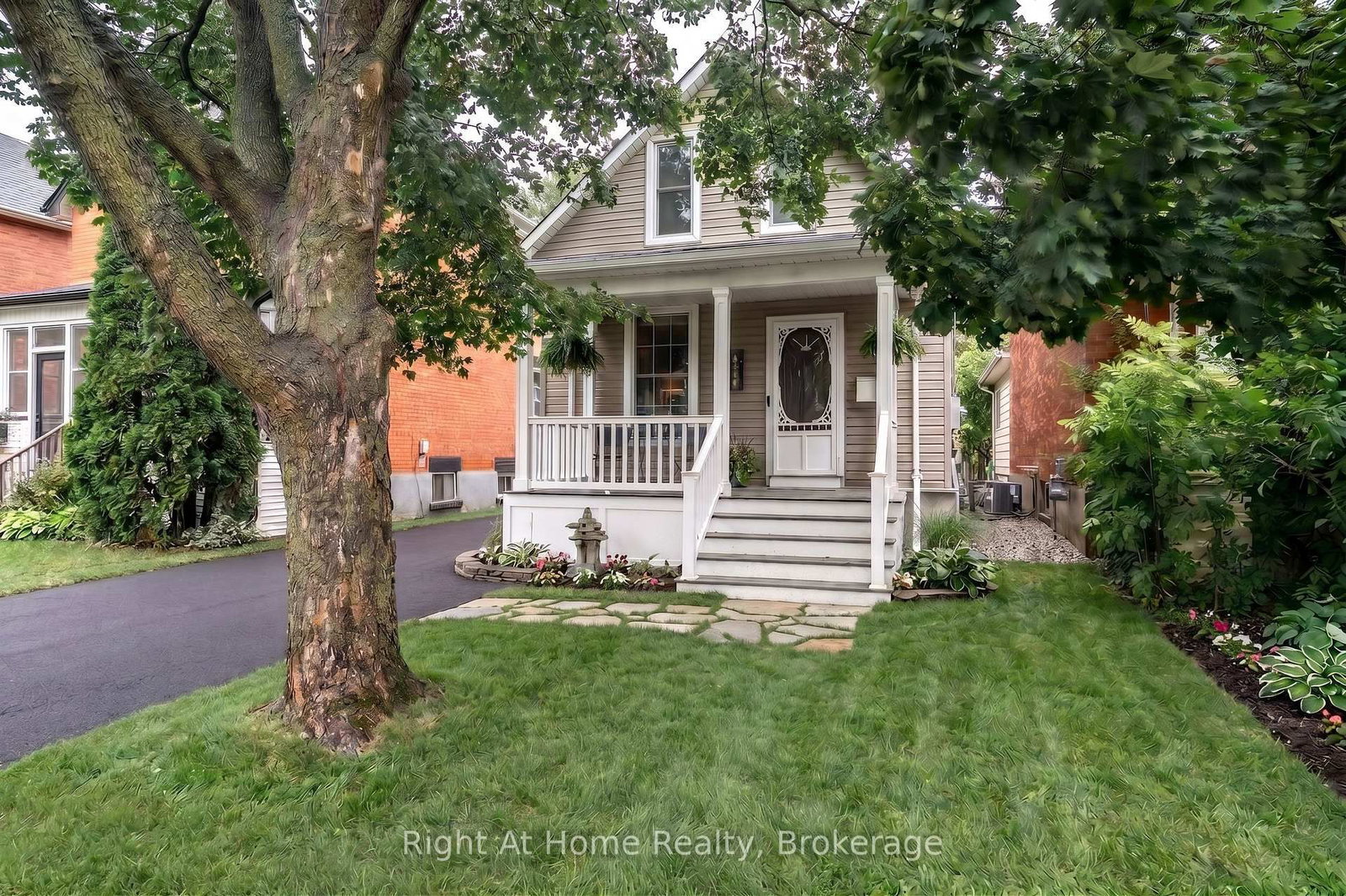 386 Albert Street • Stratford, ON photo 1