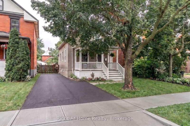 386 Albert Street