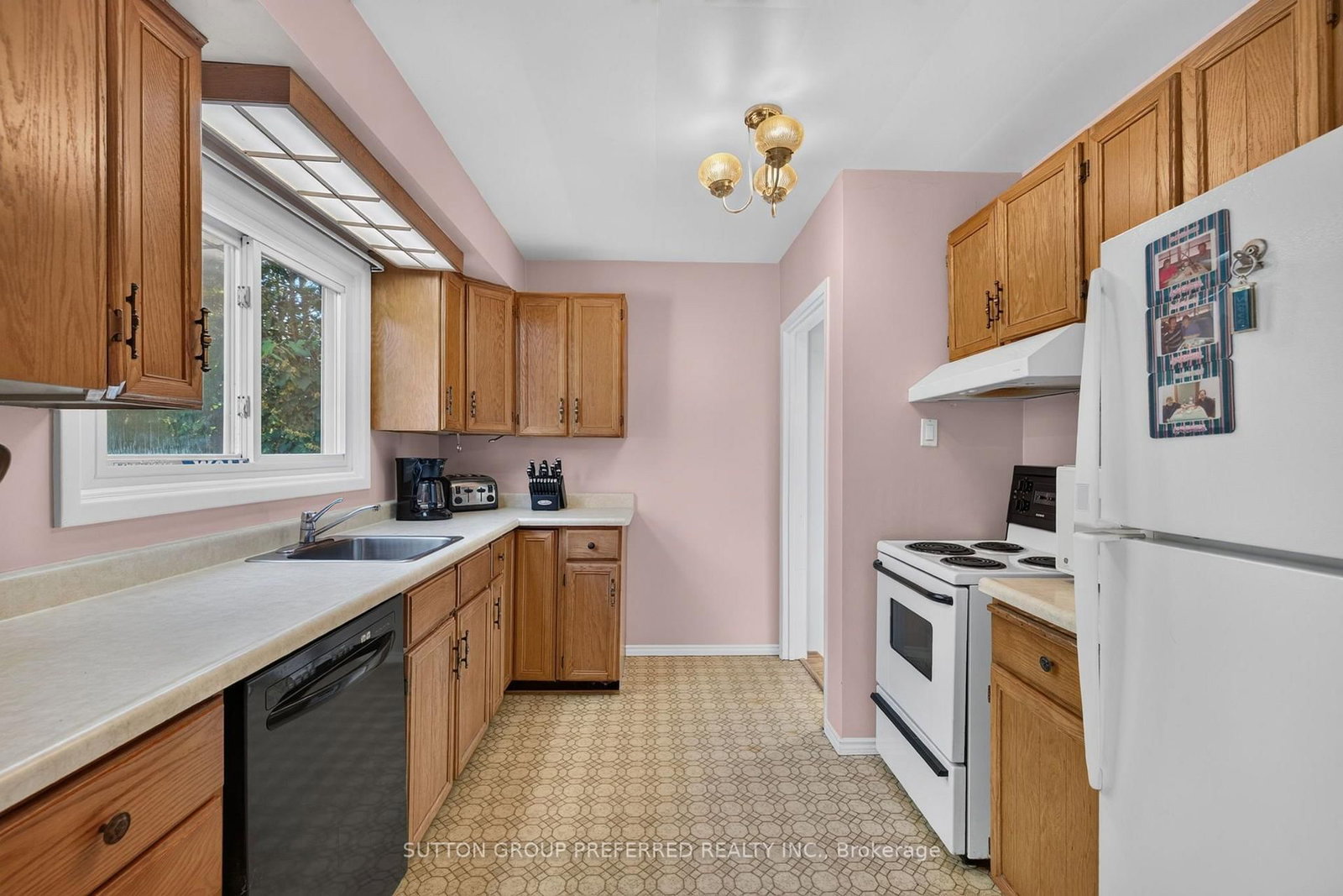 98 Queen Street • Thames Centre, ON photo 17