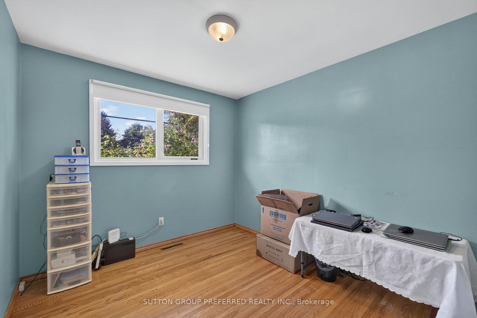 98 Queen Street • Thames Centre, ON photo 23