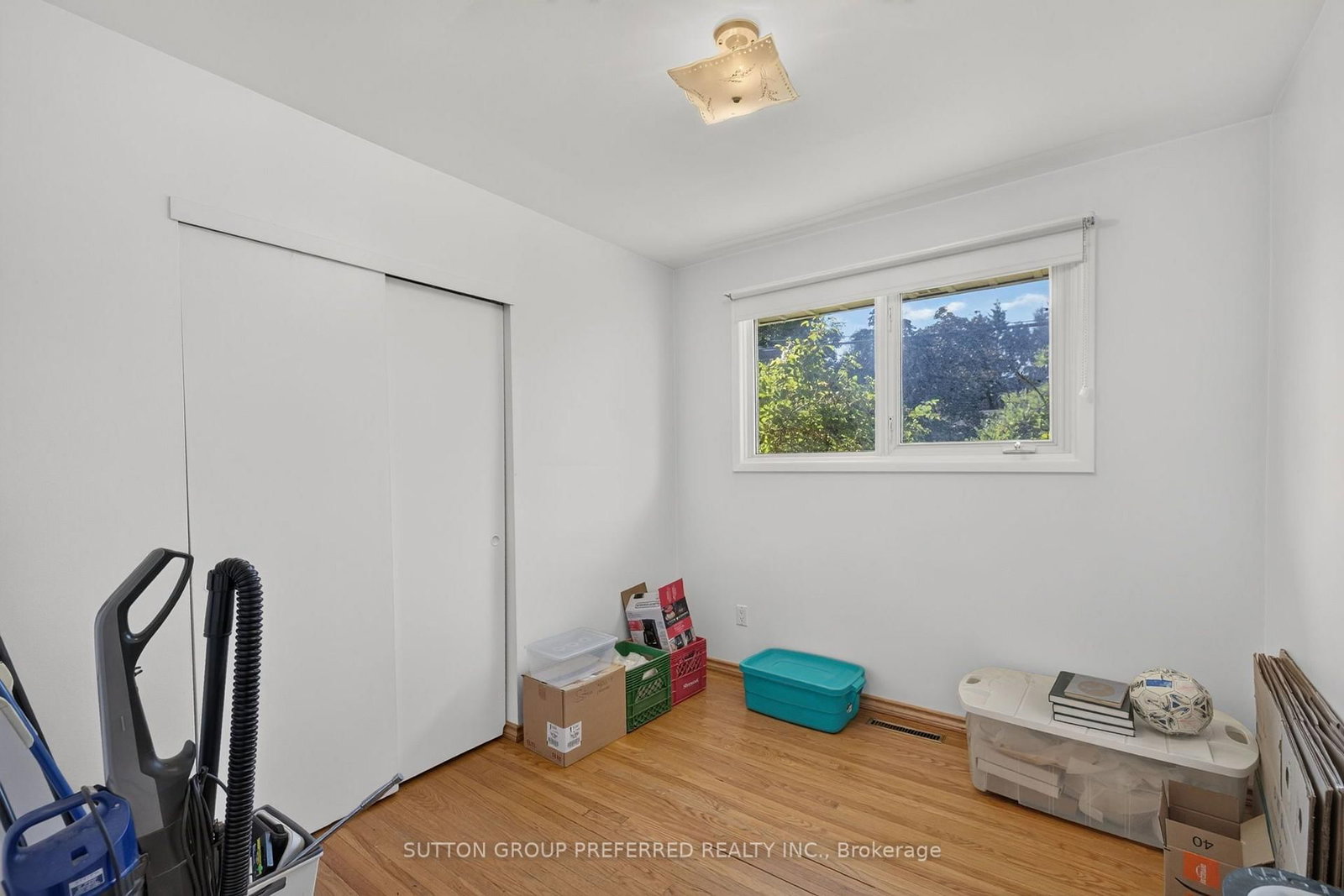 98 Queen Street • Thames Centre, ON photo 25
