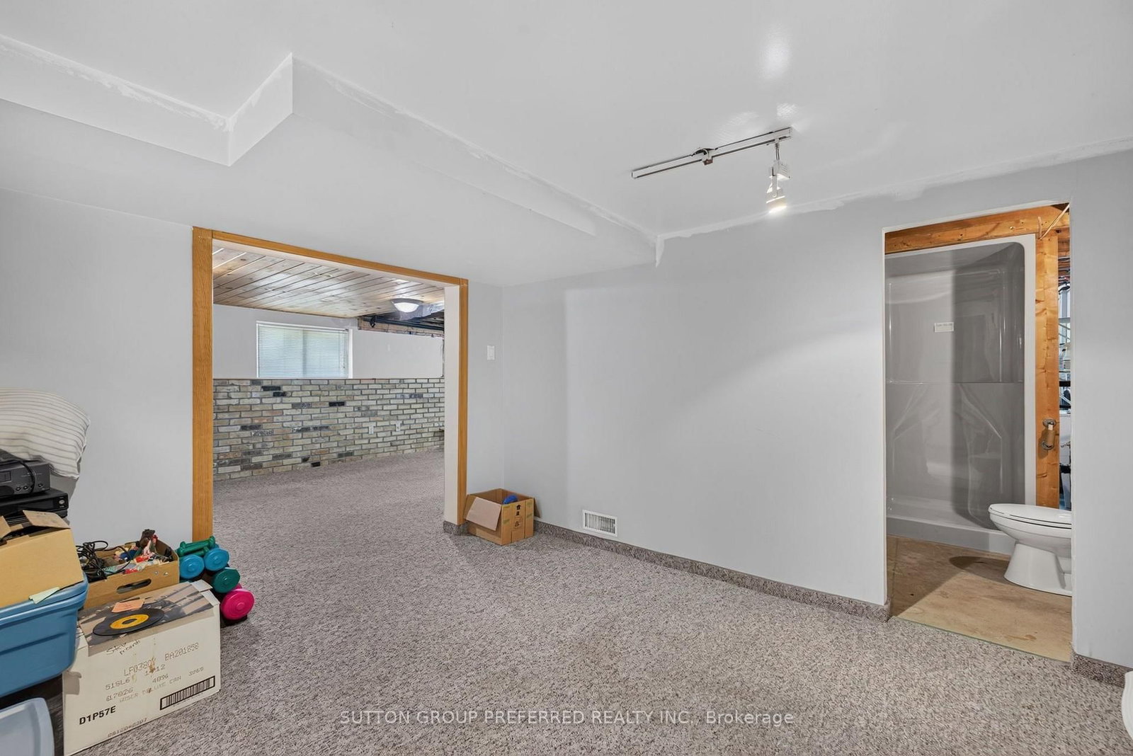 98 Queen Street • Thames Centre, ON photo 32