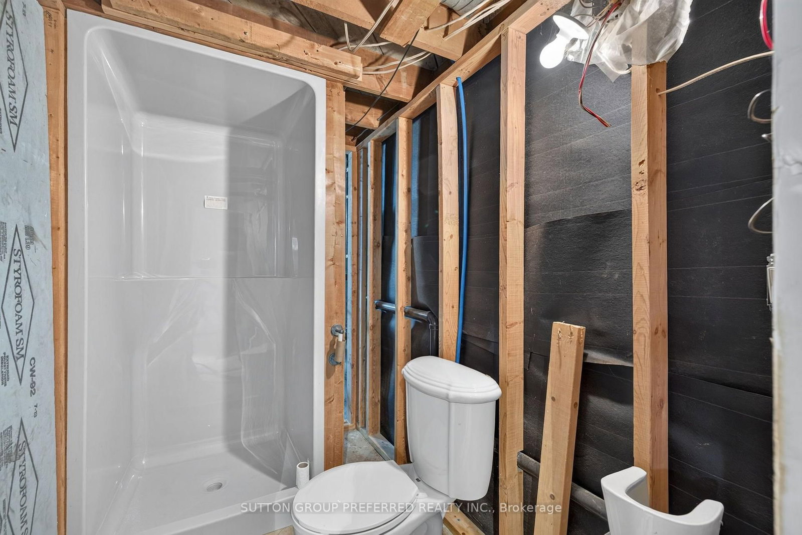 98 Queen Street • Thames Centre, ON photo 34