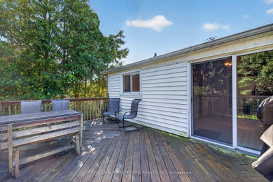 98 Queen Street • Thames Centre, ON photo 9