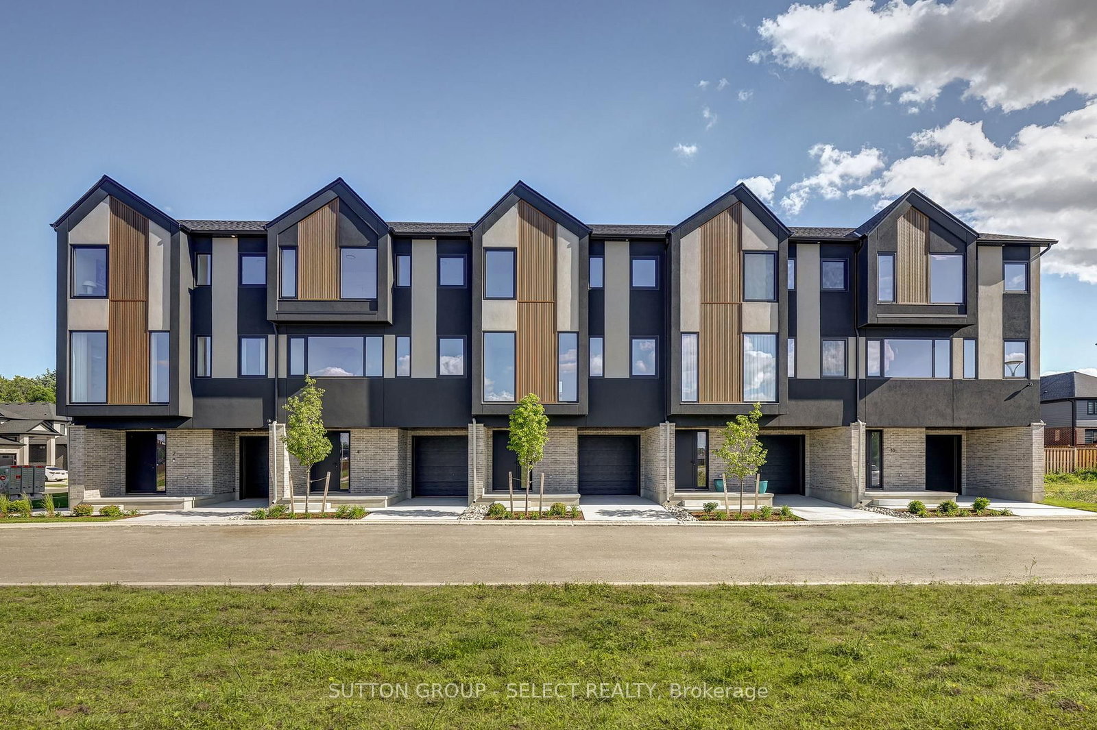 10 - 3090 Petty Road, London South