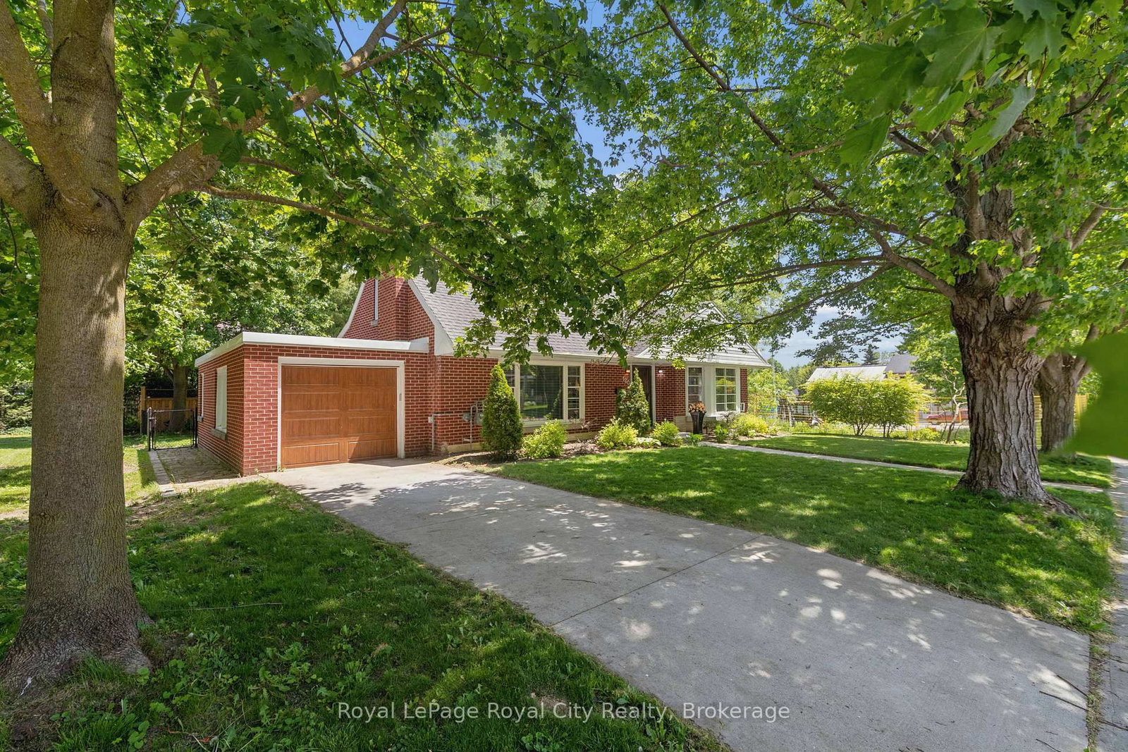 120 Hill Street E • Centre Wellington, ON photo 2