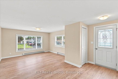 14 Nightingale Lane • Quinte West, ON photo 3