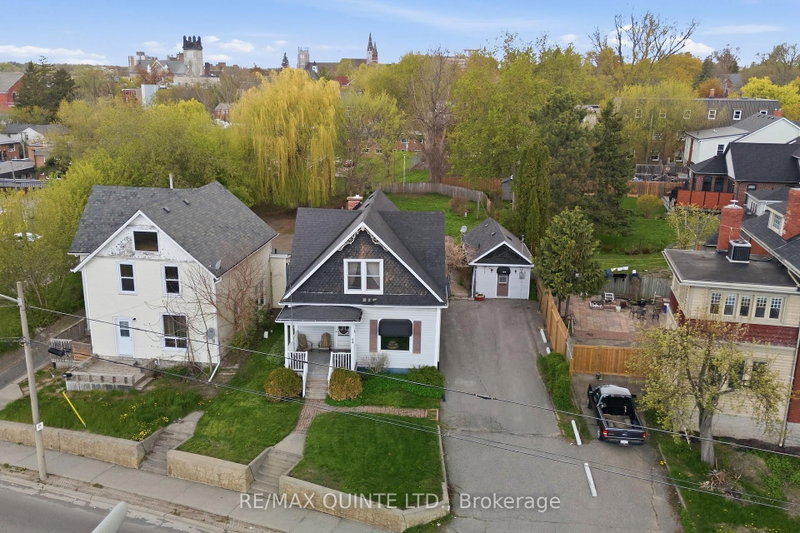 94 Dundas Street E