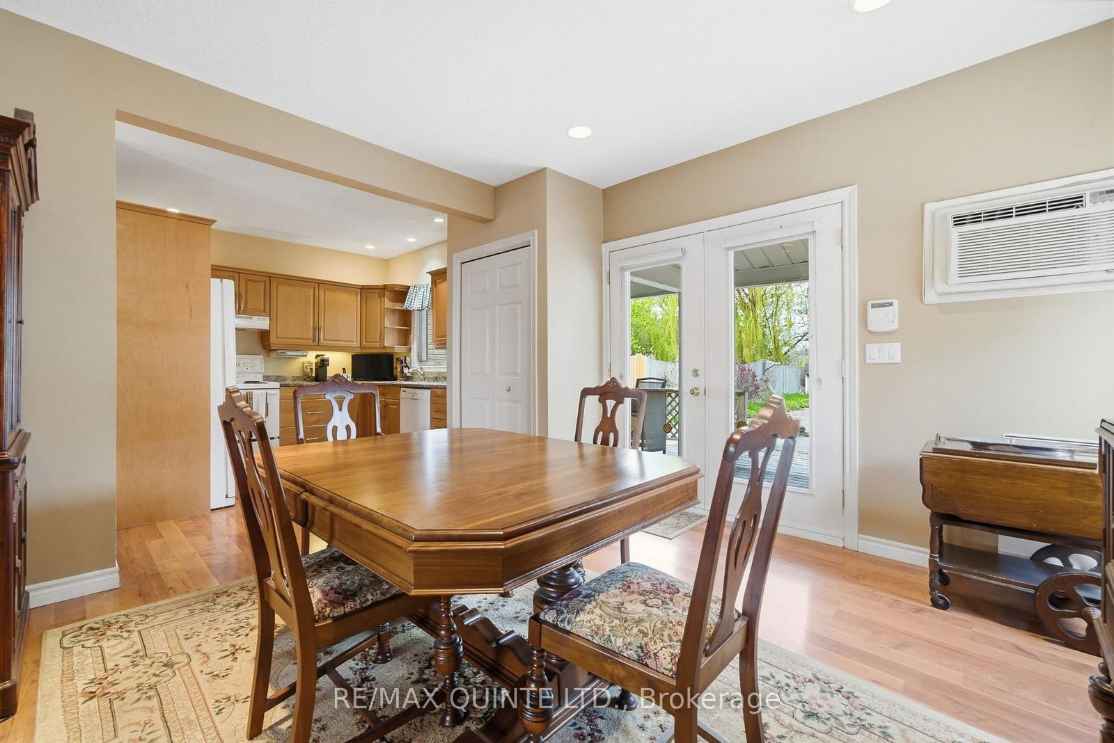 94 Dundas Street E • Belleville, ON photo 11