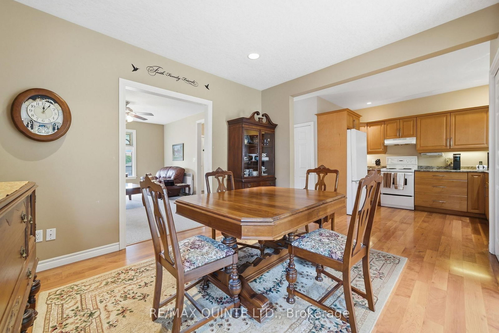 94 Dundas Street E • Belleville, ON photo 12