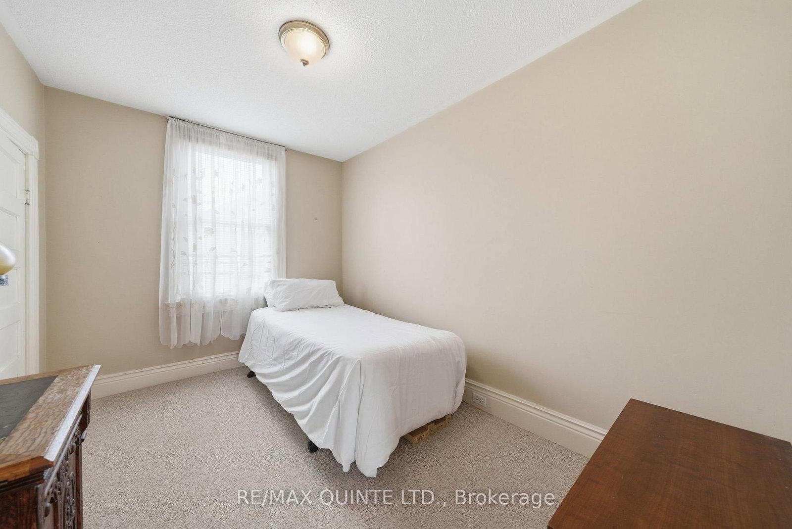 94 Dundas Street E • Belleville, ON photo 16