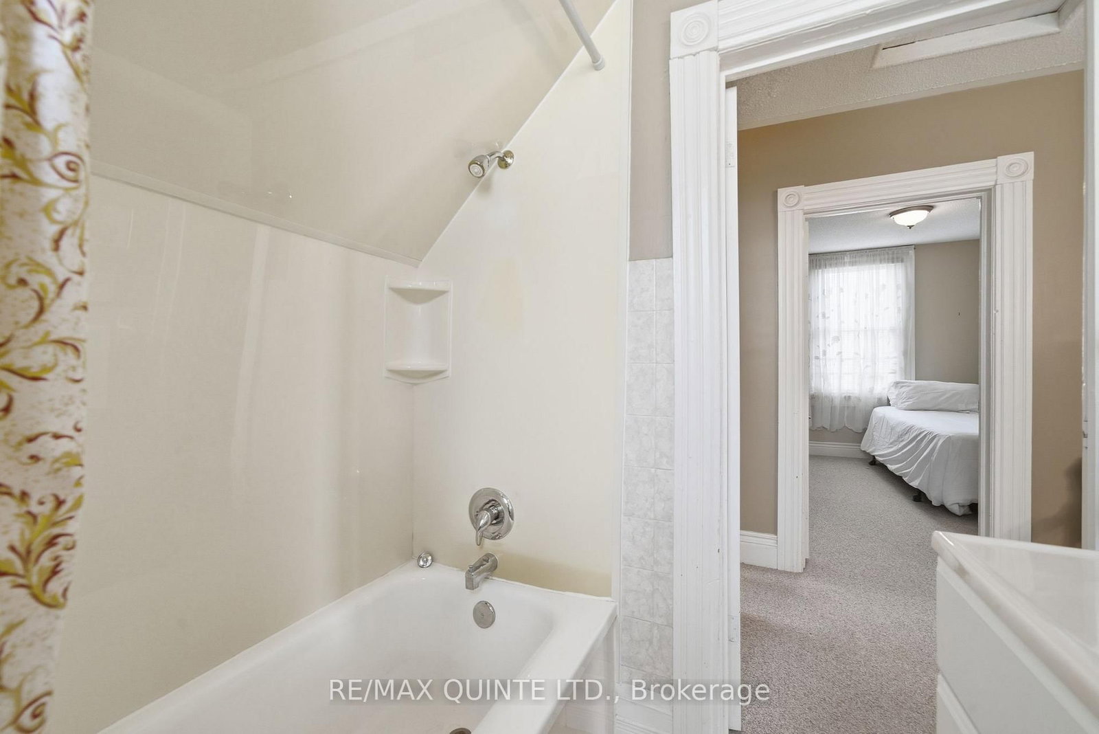 94 Dundas Street E • Belleville, ON photo 21