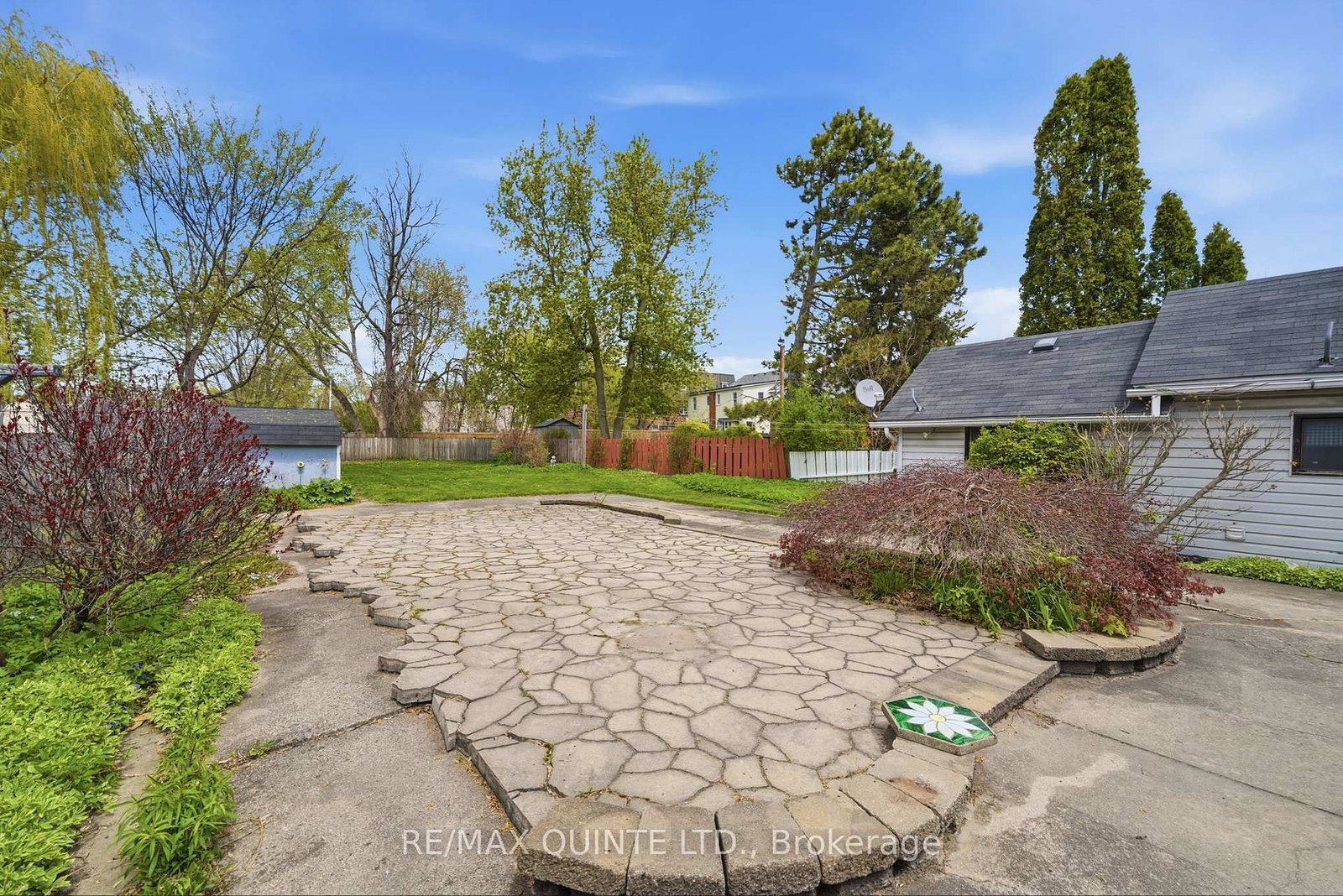 94 Dundas Street E • Belleville, ON photo 31