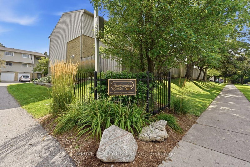 8 - 159 Sandringam Crescent