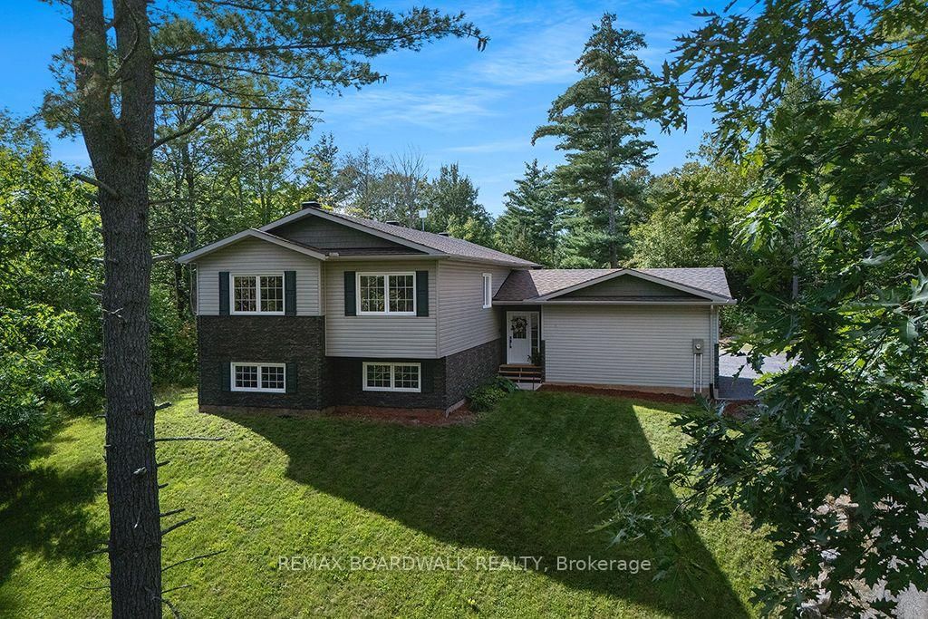205 Indian Hill Road • Pakenham, ON photo 1