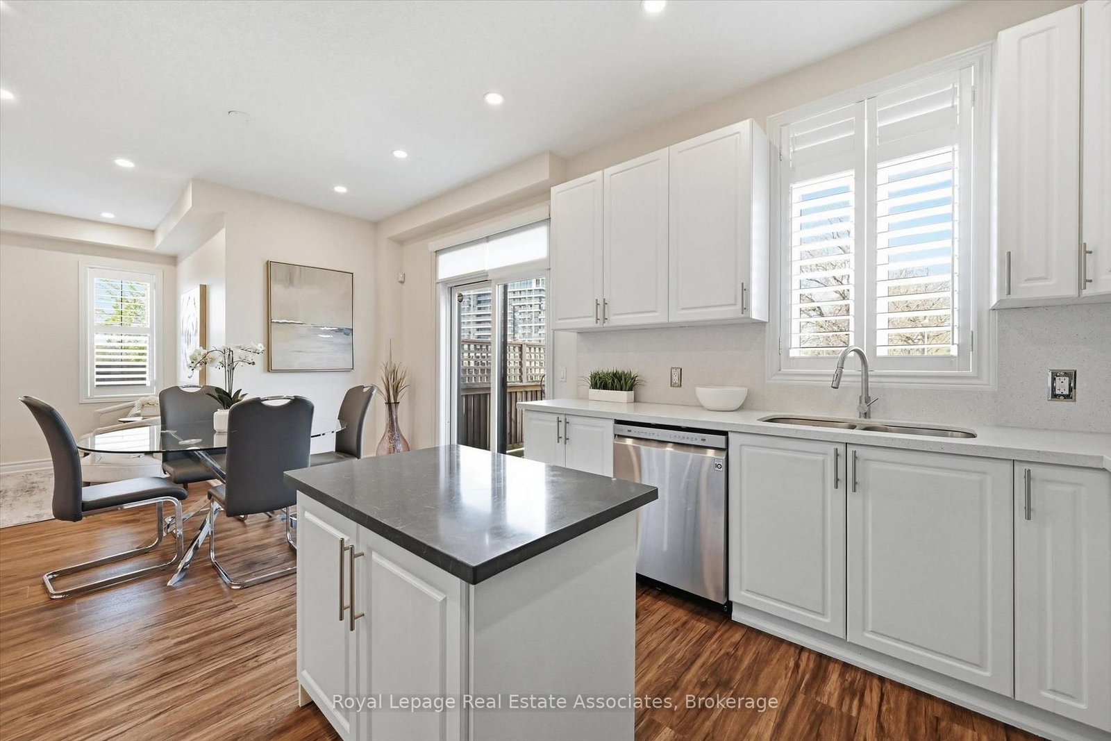 1 Southshore Crescent • Hamilton, ON photo 11