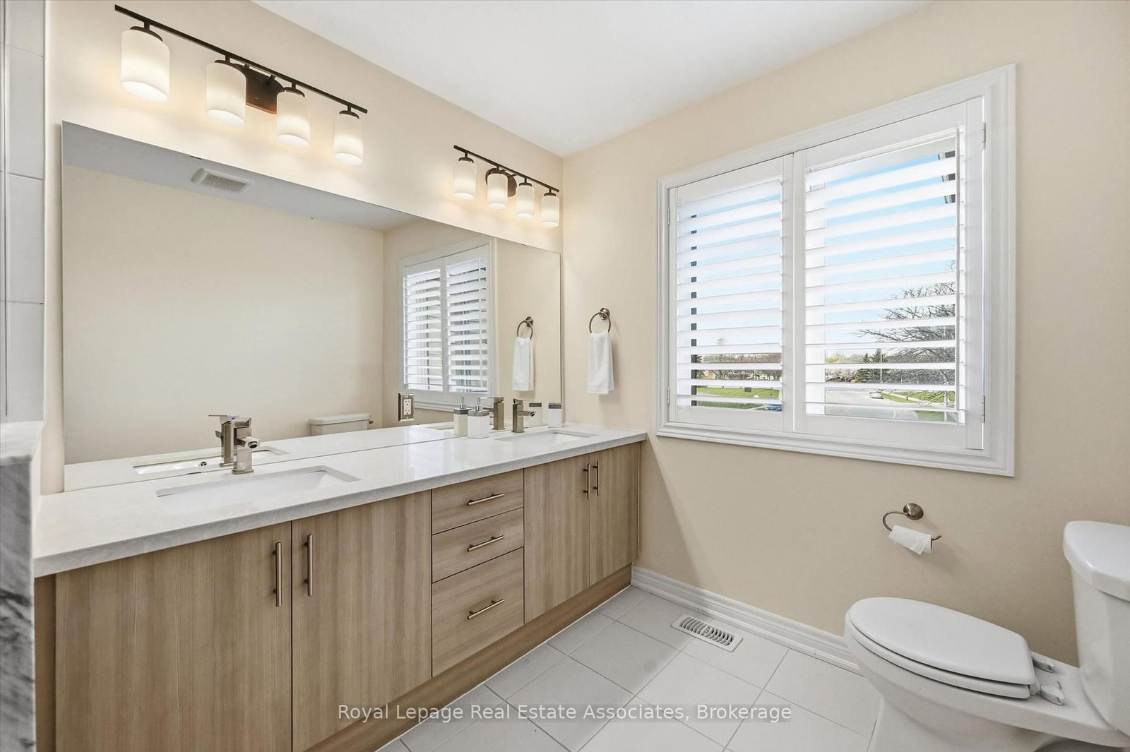 1 Southshore Crescent • Hamilton, ON photo 21