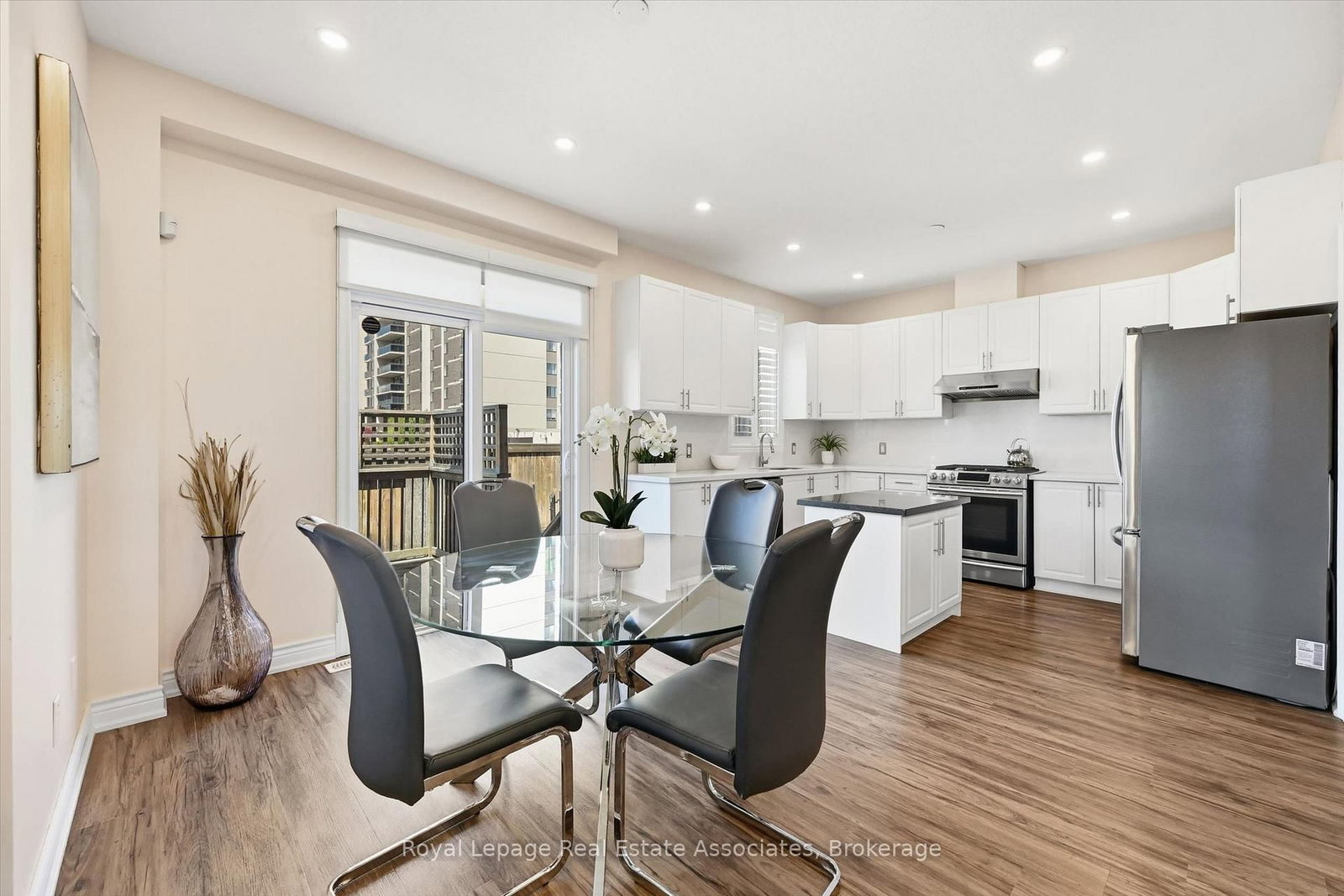 1 Southshore Crescent • Hamilton, ON photo 6