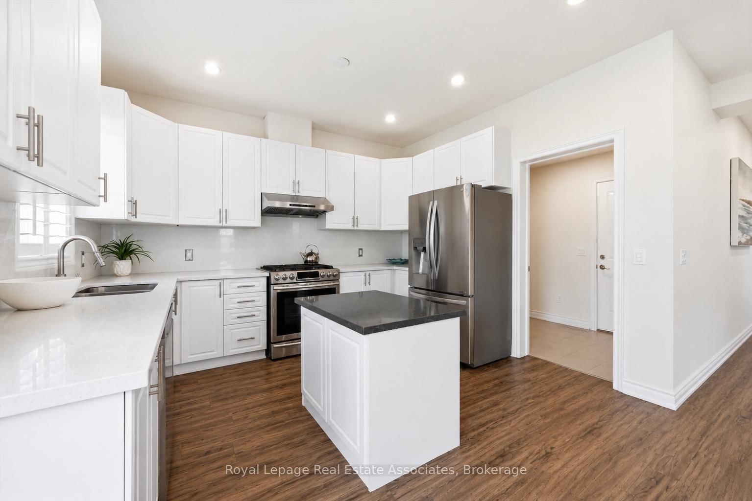 1 Southshore Crescent • Hamilton, ON photo 8