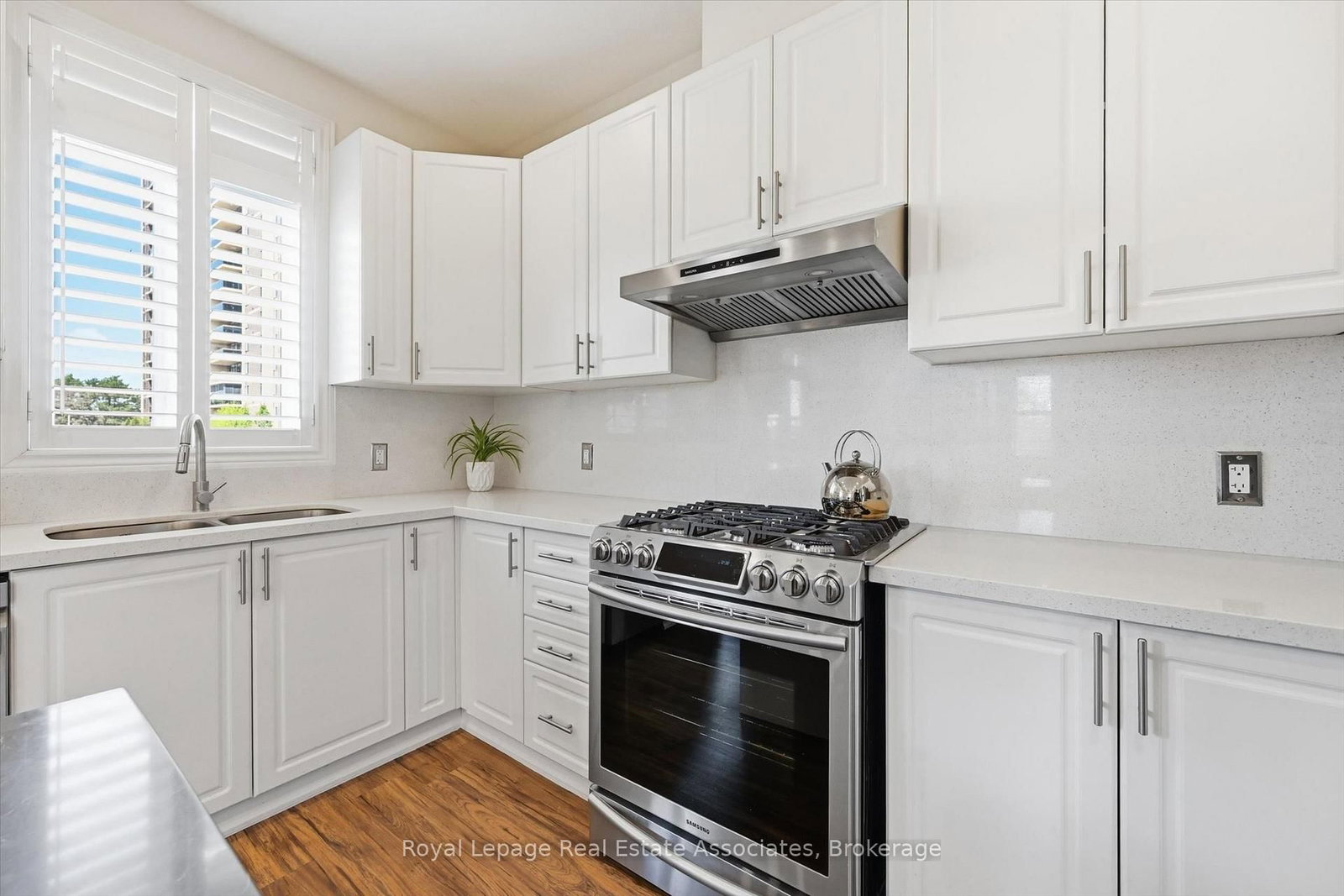 1 Southshore Crescent • Hamilton, ON photo 9