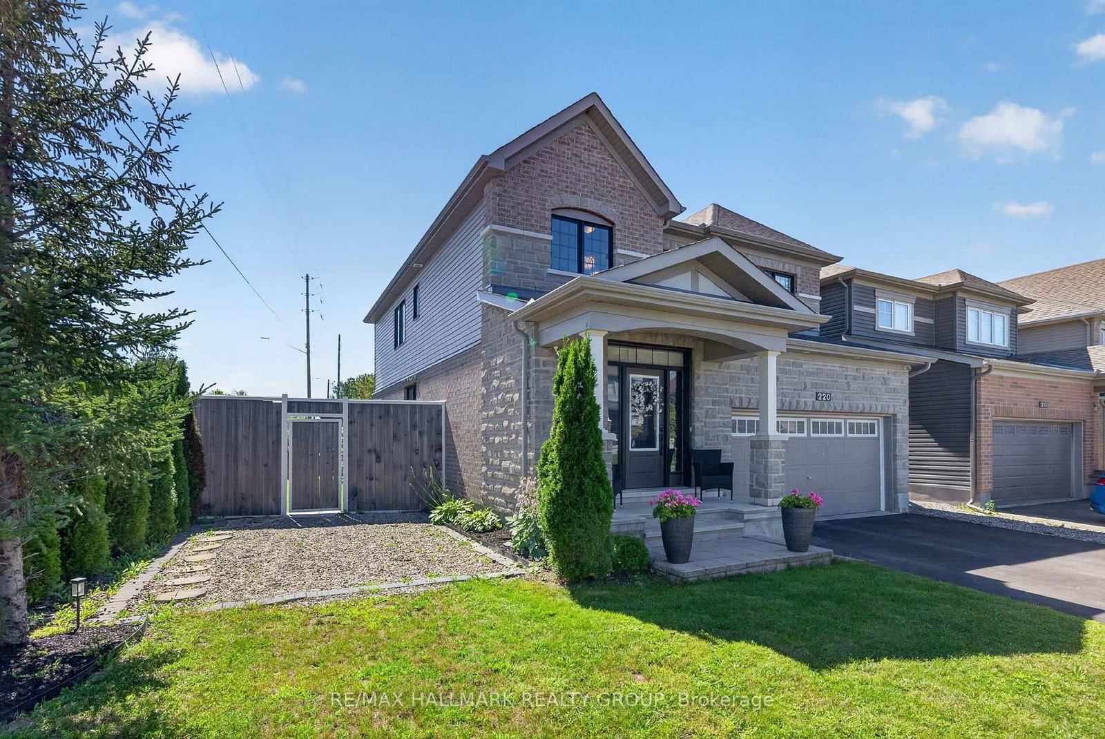220 Enclave Walk • Ottawa, ON photo 2