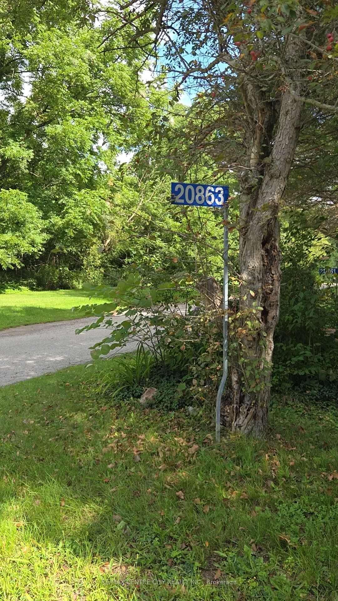 20863 WYE Creek Drive • Thames Centre, ON photo 2