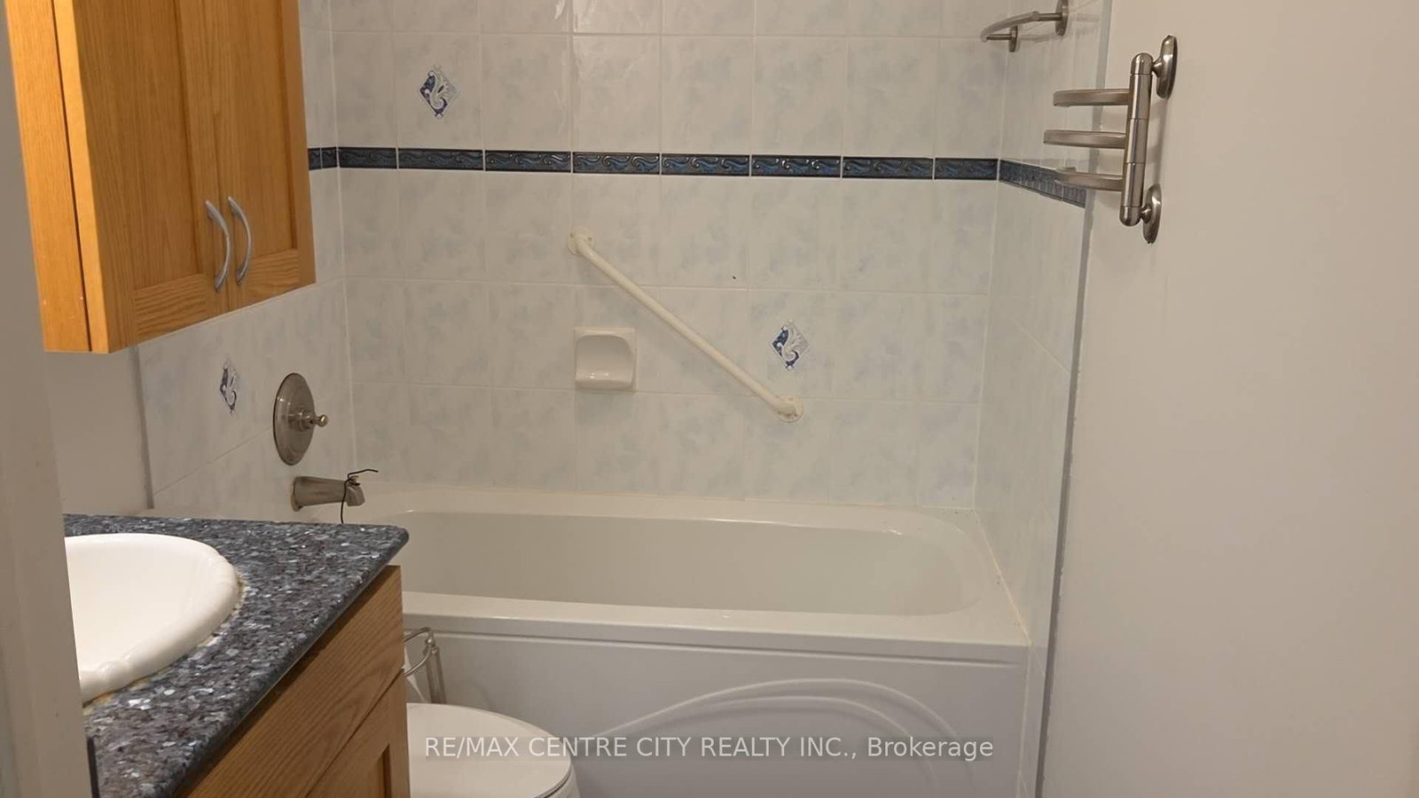 20863 WYE Creek Drive • Thames Centre, ON photo 9
