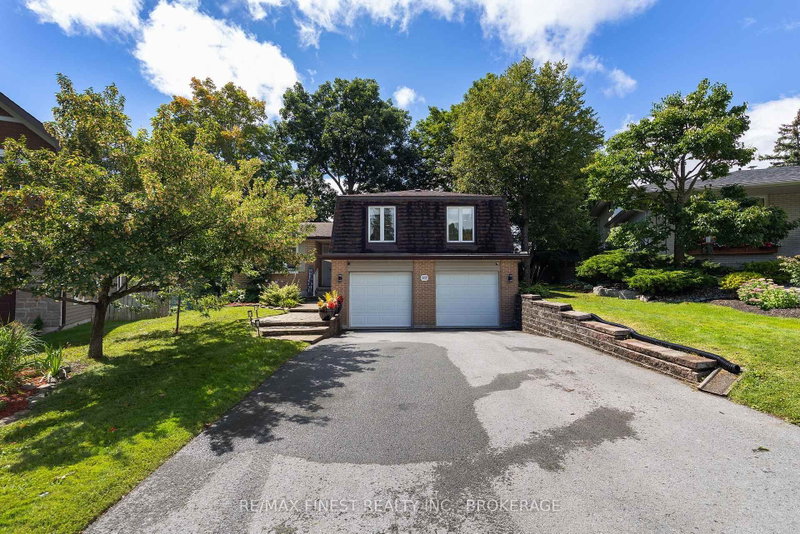 907 Pembridge Crescent