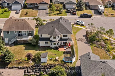 5 Avery Court • Parry Sound, ON photo 2