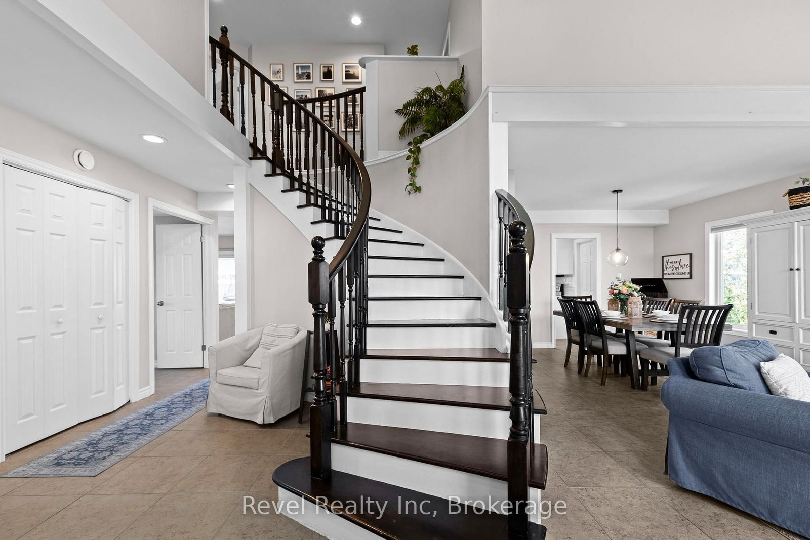 5 Avery Court • Parry Sound, ON photo 4