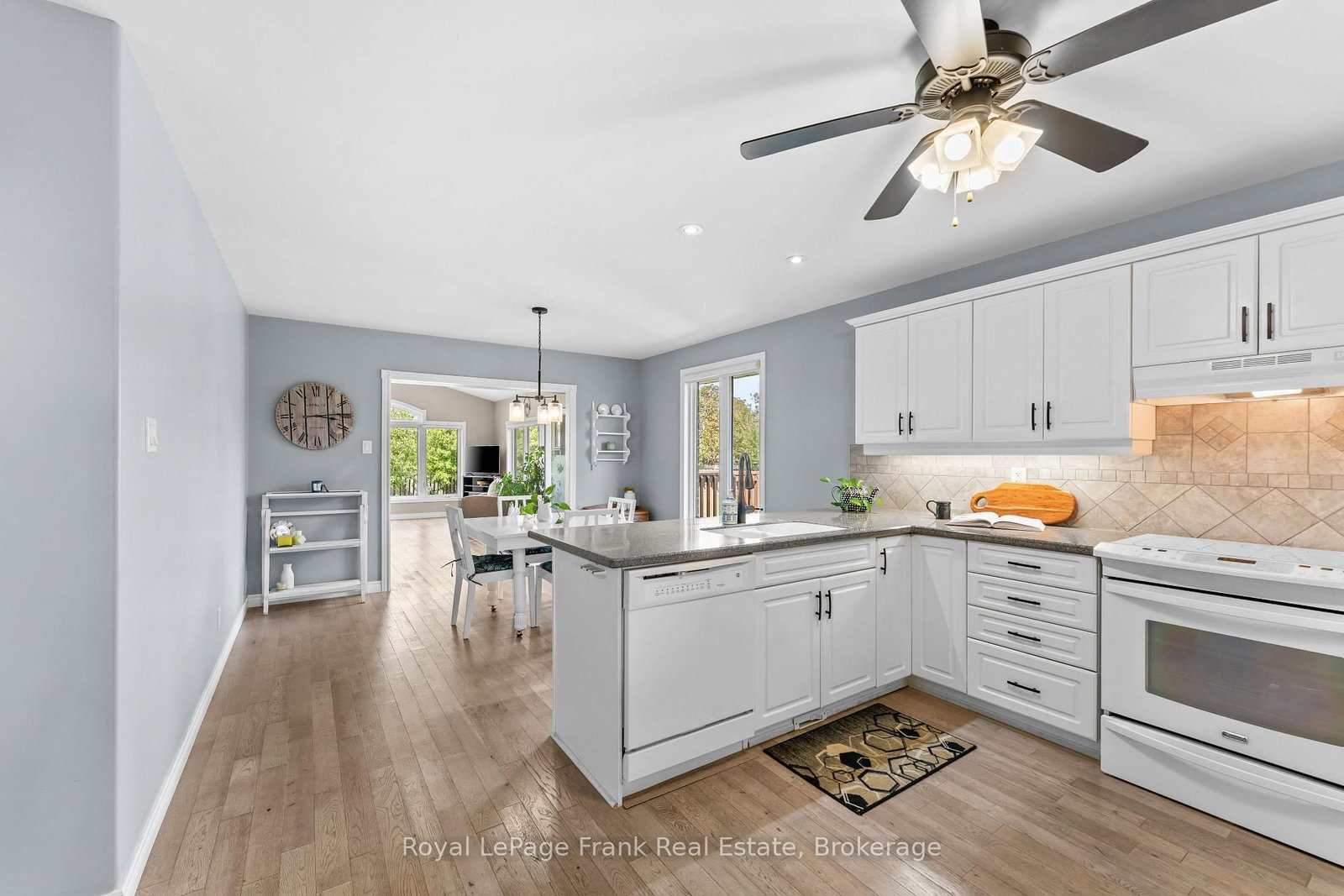 18 Matthews Court • Peterborough, ON photo 10