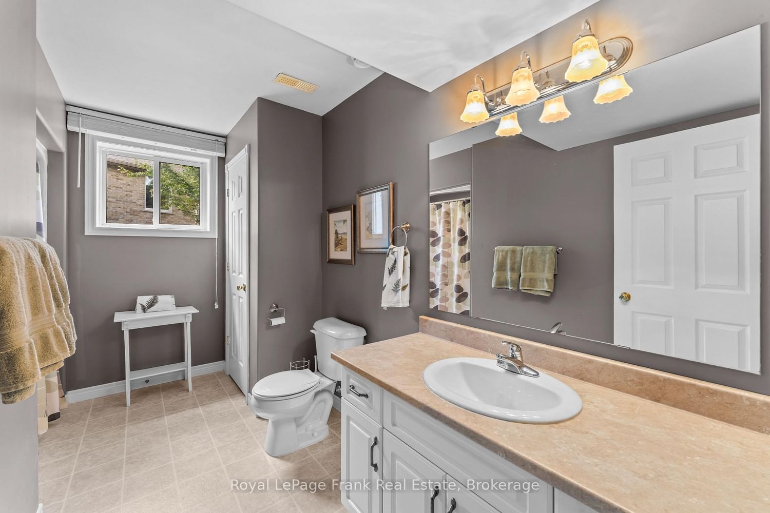 18 Matthews Court • Peterborough, ON photo 33