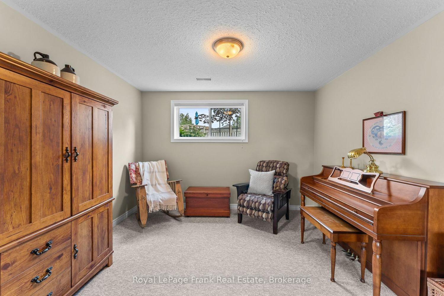 18 Matthews Court • Peterborough, ON photo 34