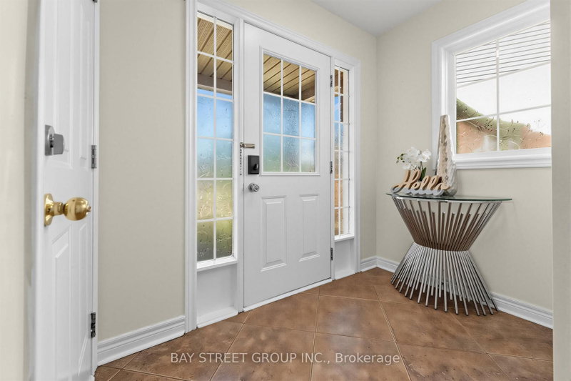 63 Dubrick Cres photo 2