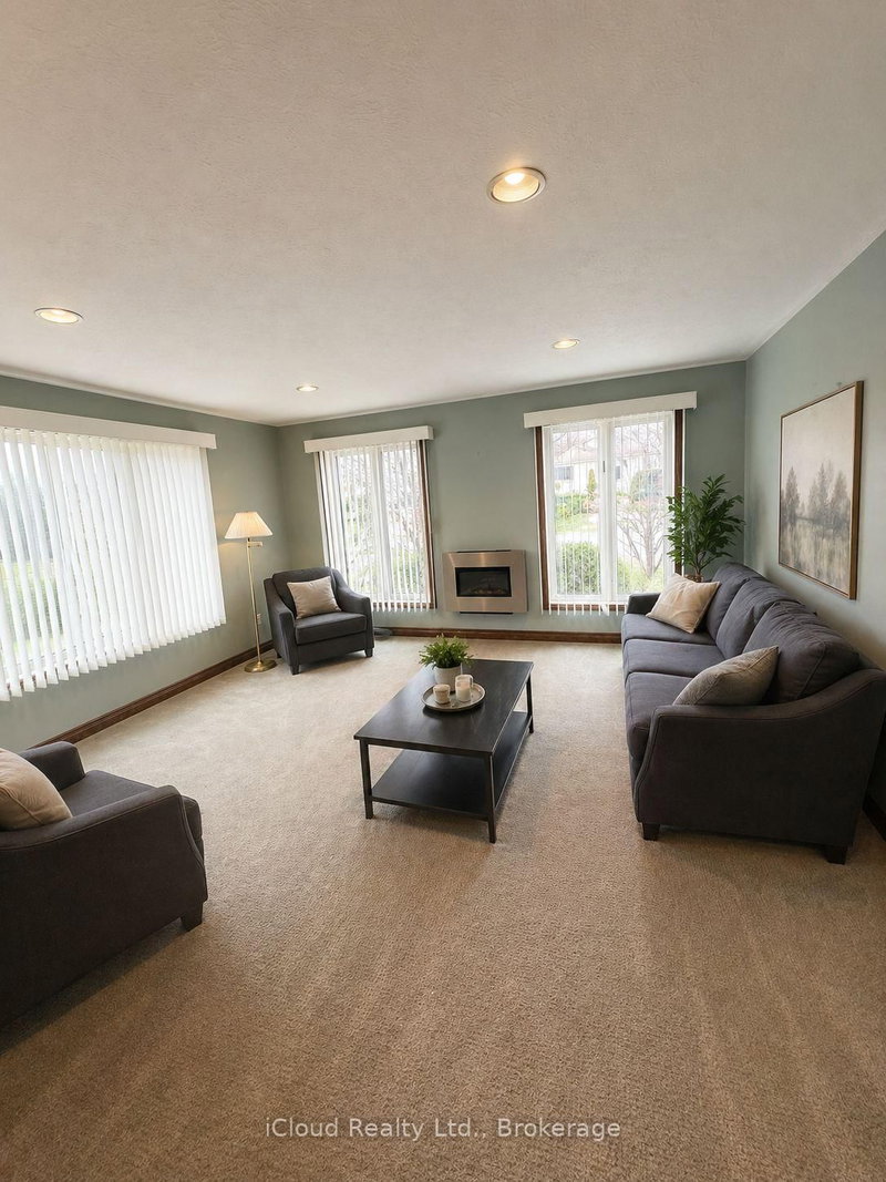 86 Glendale Drive E