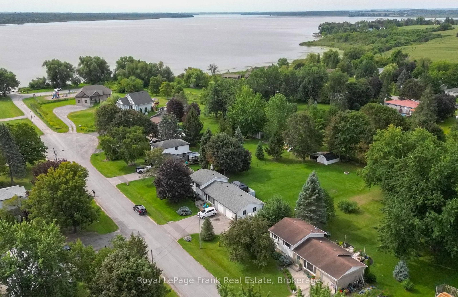 10 Chickadee Court • Kawartha Lakes, ON photo 3