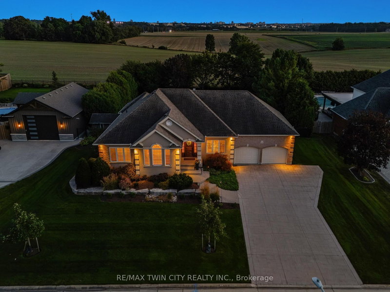 26 Weberlyn Crescent