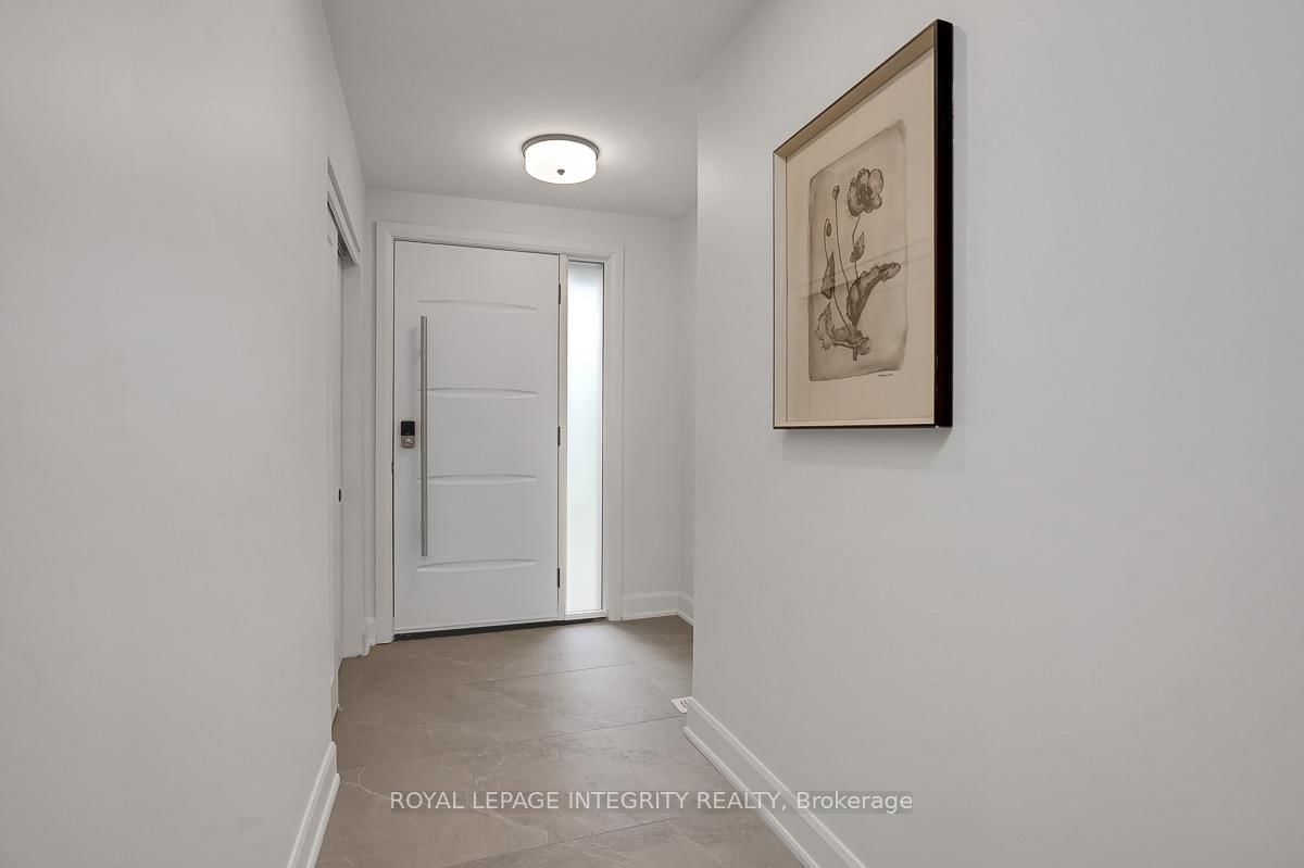 8 Brian Crescent • Ottawa, ON photo 3